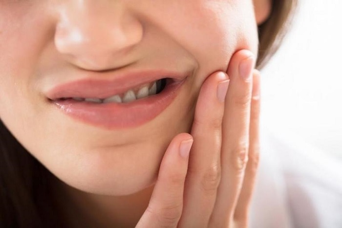 Sau khi bọc răng sứ sẽ có cảm giác cộm, đau nhức trong 1- 2 tuần