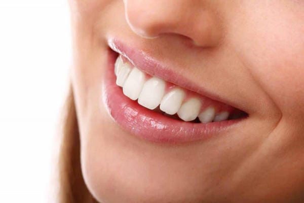 Sức khỏe răng miệng tốt sẽ không cần lo đính đá lên răng có bị rớt không