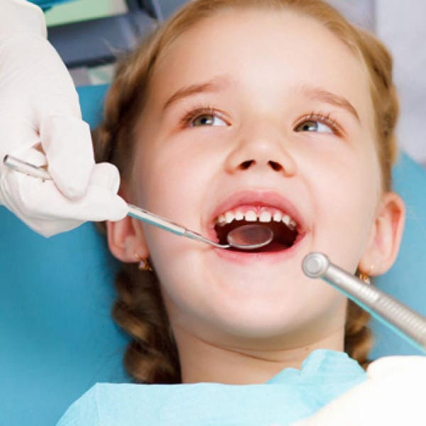 Trẻ em lấy cao răng có tốt không