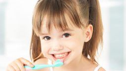 Chăm sóc răng miệng cho trẻ theo từng độ tuổi